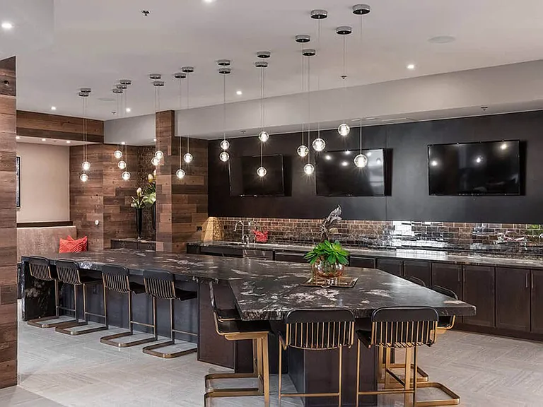 Luxe at Mile High — Photo 13