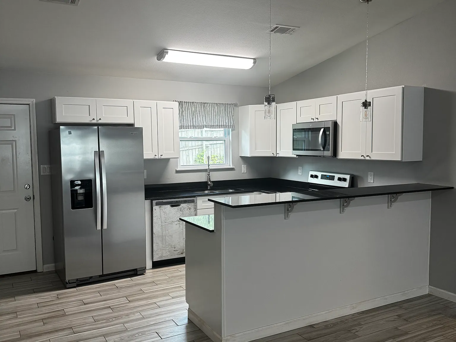 2 bed, 1116 sqft, $1,450 — Photo 1