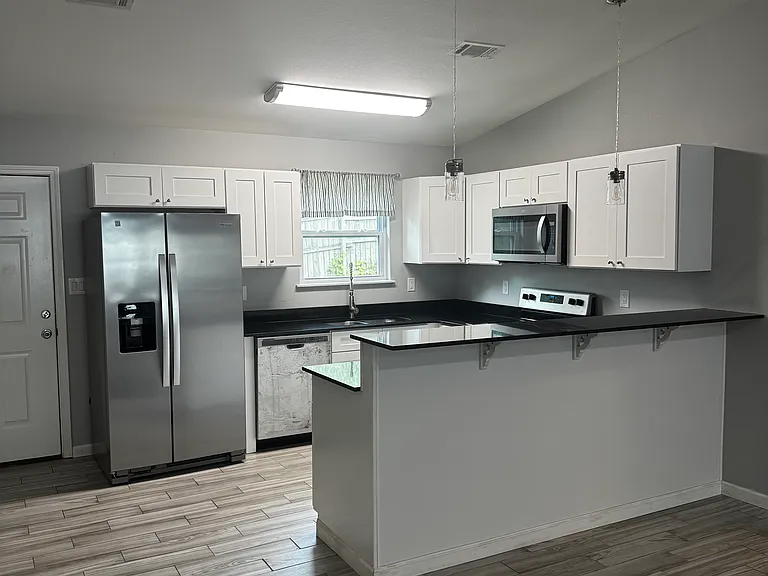 180 Lakeland Dr #401 — Photo 1
