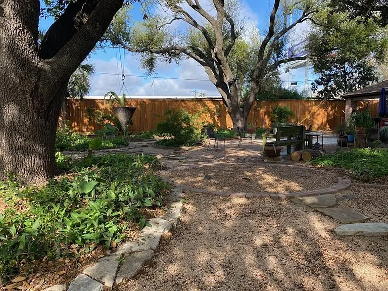 1603 Fawnhope Dr — Photo 12