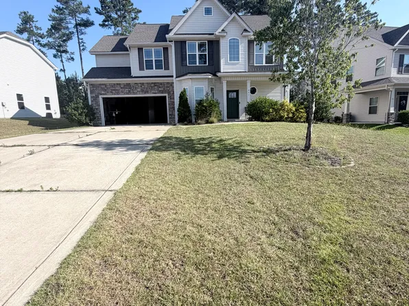 441 Falls Creek Dr, Spring Lake, NC 28390