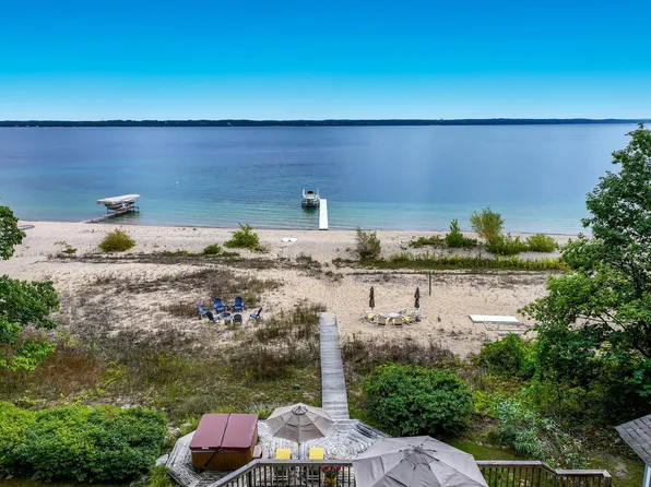 11642 Bluff Rd, Traverse City, MI 49686
