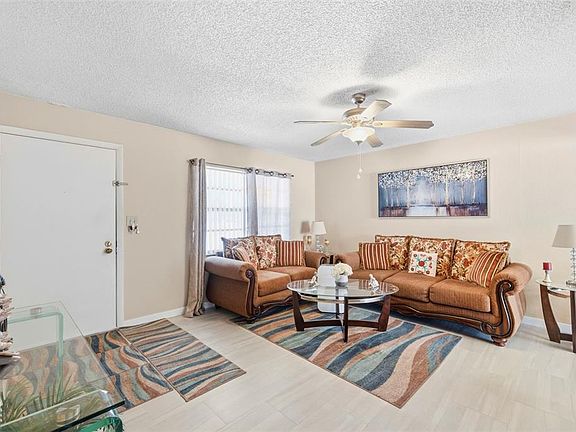 4th image of 615 2nd Ave NE