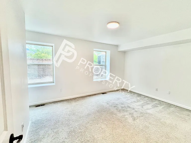 94 Castle Ridge Dr — Photo 13