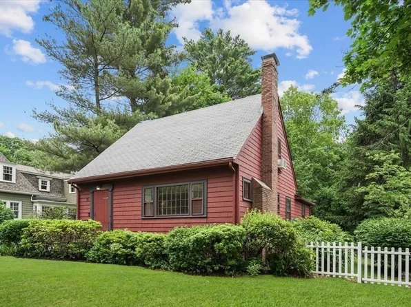 11 Berwick Pl, Norwood, MA 02062