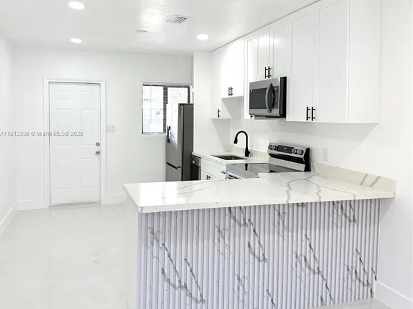 1 NW 10th St, Hallandale, FL 33009