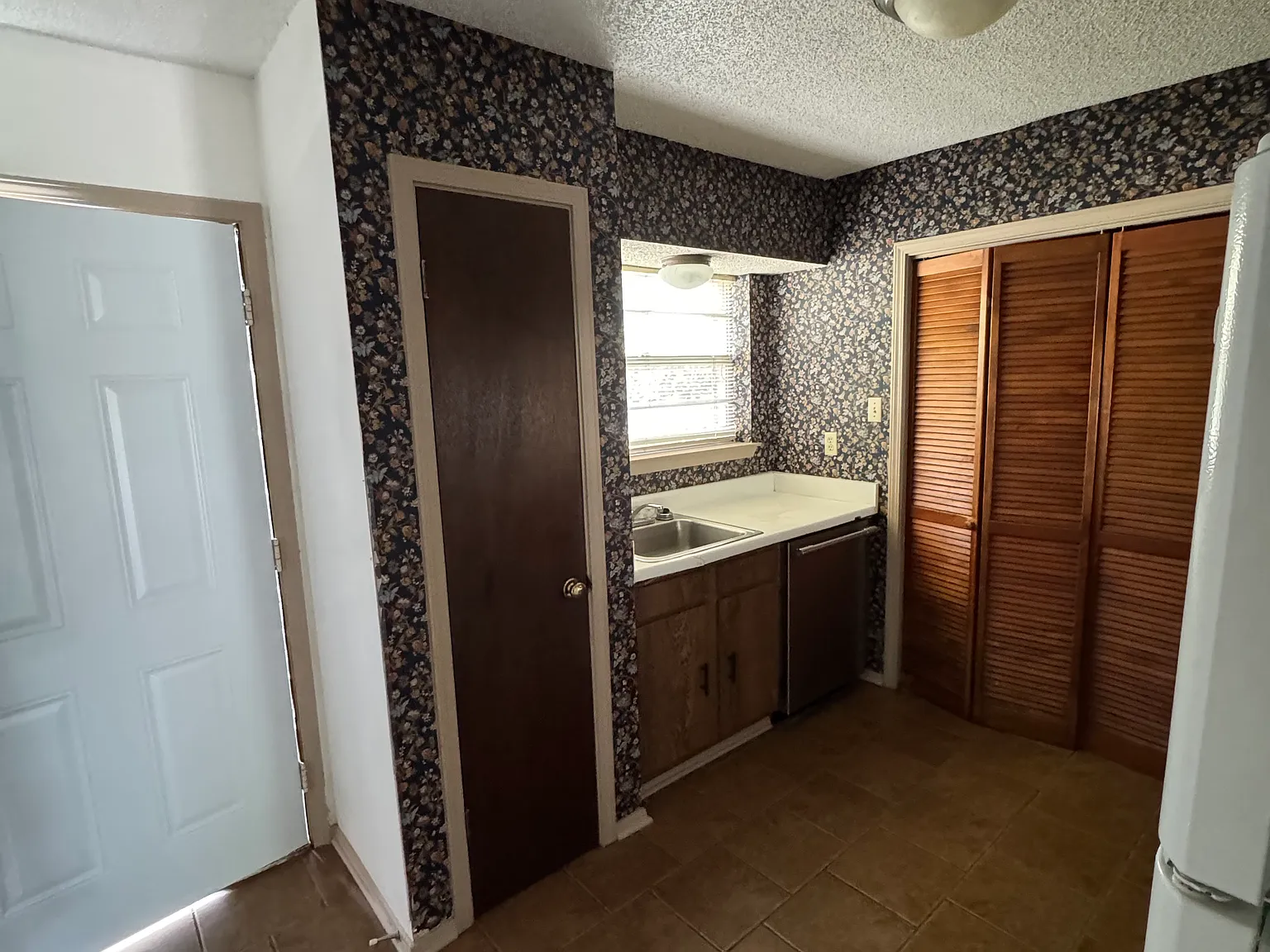 2 bed, 1.5 bath, 1000 sqft, $1,200 — Photo 4