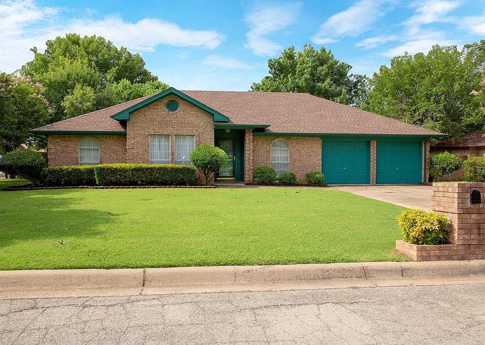 2nd image of 3328 Landmark Ln