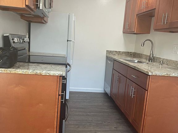 2nd image of 228 Bryant St