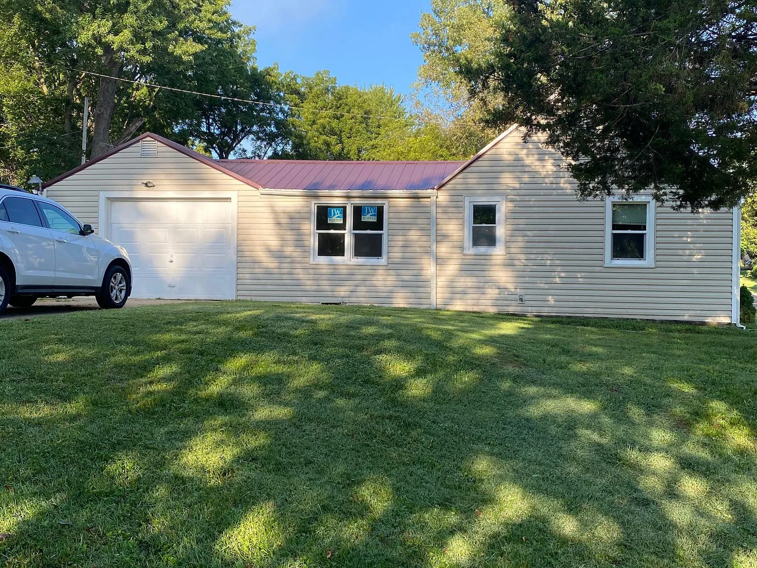 529 E Hereford Ave — Photo 2