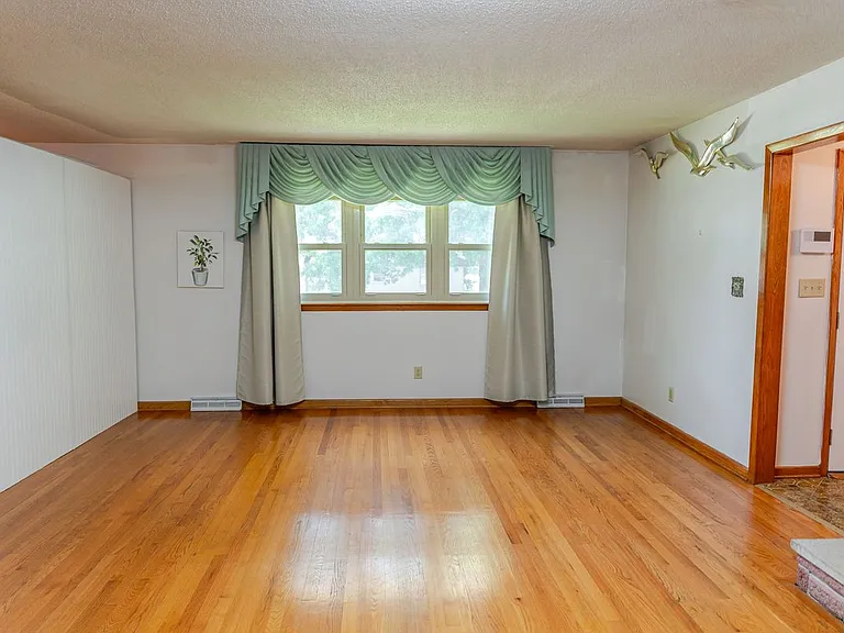8020 Oakland Ave — Photo 7
