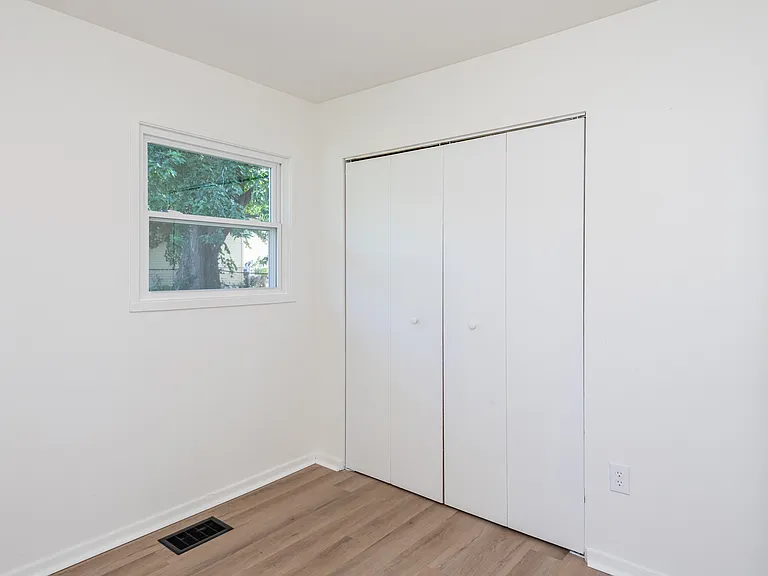 77 Ridgebury Dr — Photo 24