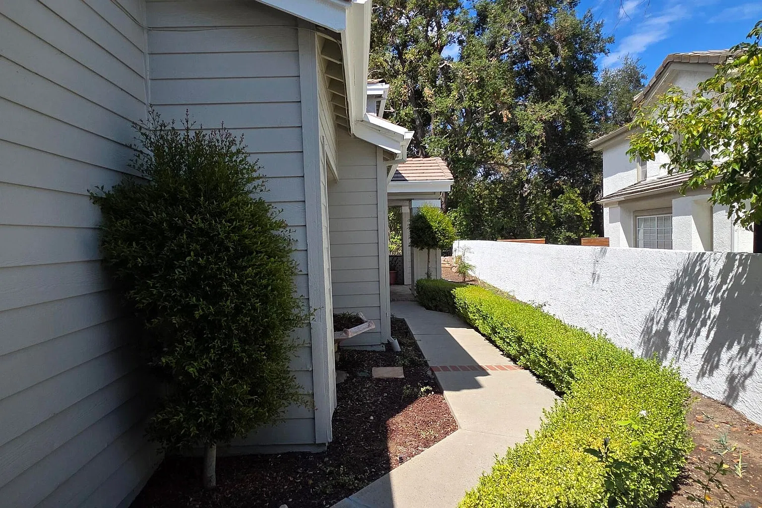 3 bed, 2.5 bath, 2267 sqft, $5,500 — Photo 2