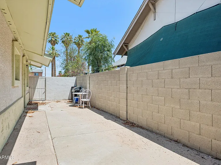 2133 W Adams St #2 — Photo 6