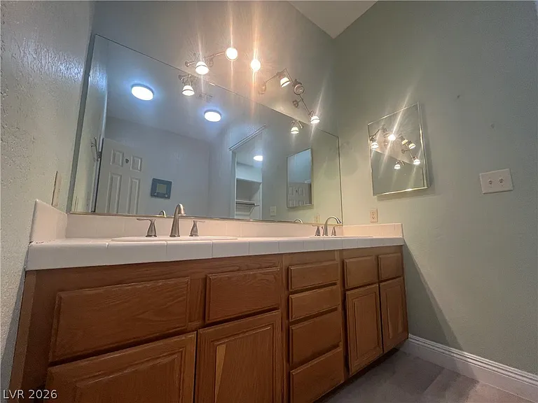 3611 Laguna Del Sol Dr — Photo 18