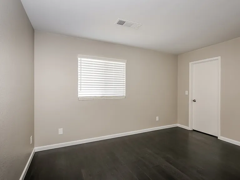 5005 Glittering Star Ct — Photo 13