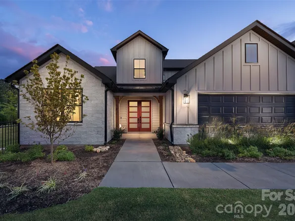 109 Windy Dell Dr, Tega Cay, SC 29708