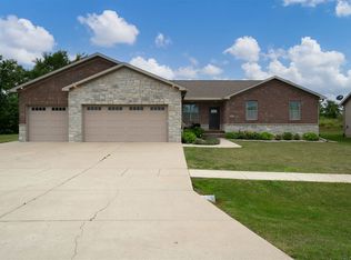 400 Raef Rd, Downs, IL 61736