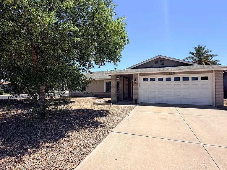 2303 S Cottonwood Dr — Photo 1