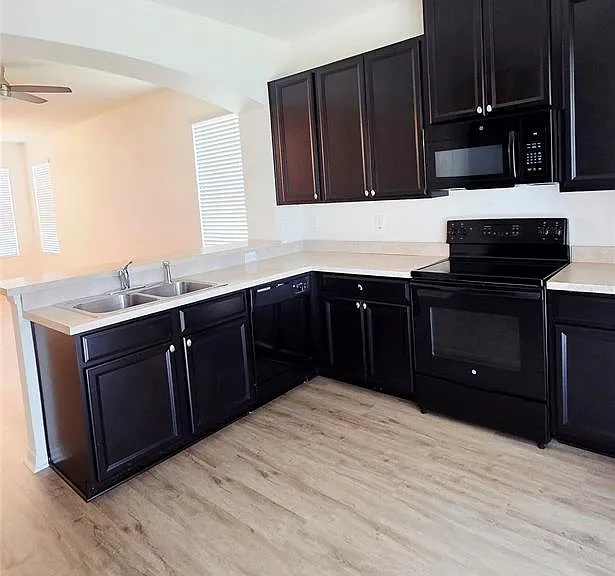8821 Walnut Gable Ct — Photo 5