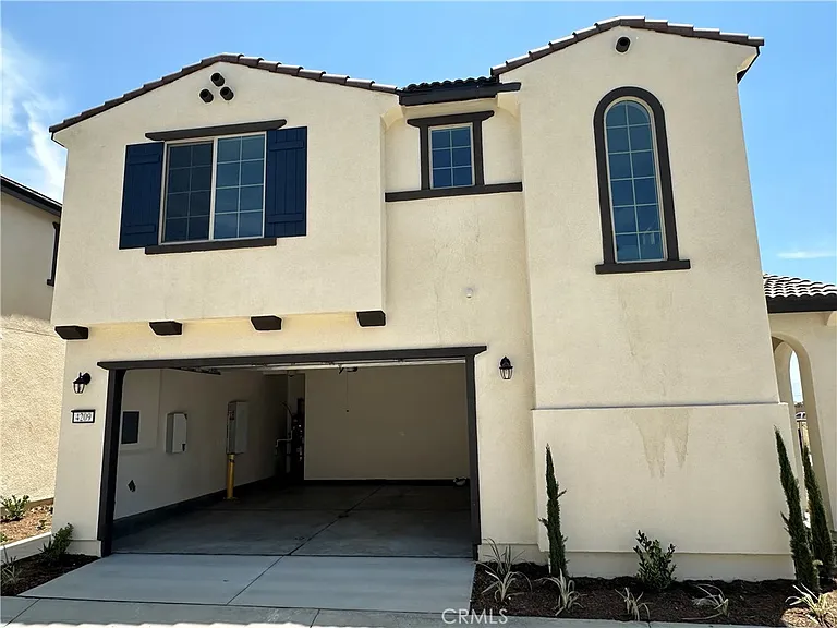 4209 S Malagon Privado — Photo 2