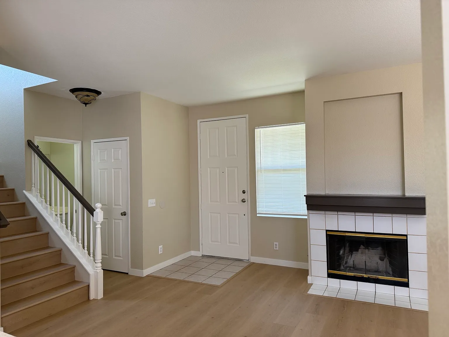 3 bed, 2.5 bath, 1328 sqft, $2,995 — Photo 3