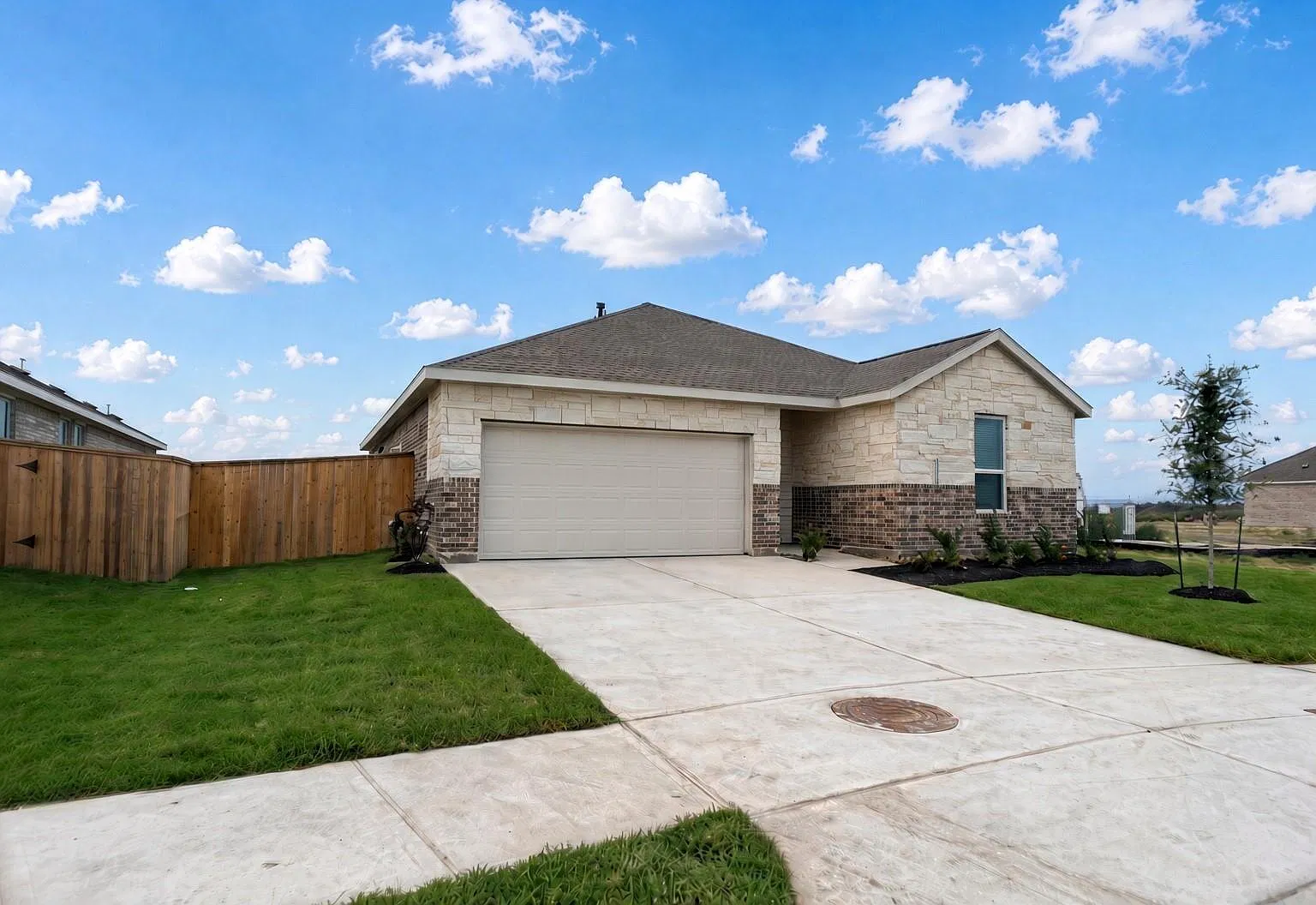 3 bed, 2.0 bath, 1627 sqft, $2,100 — Photo 1