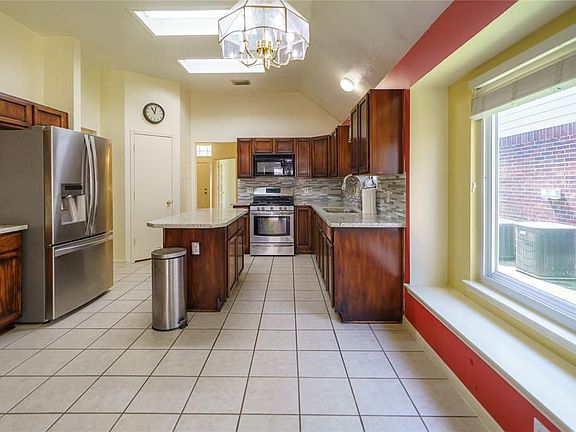 5th image of 9927 Autumn Way Dr