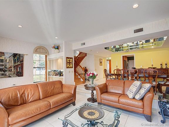 5th image of 3602 Yacht Club Dr APT 406