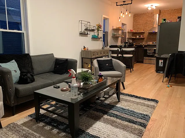 429 Chelsea St — Photo 2