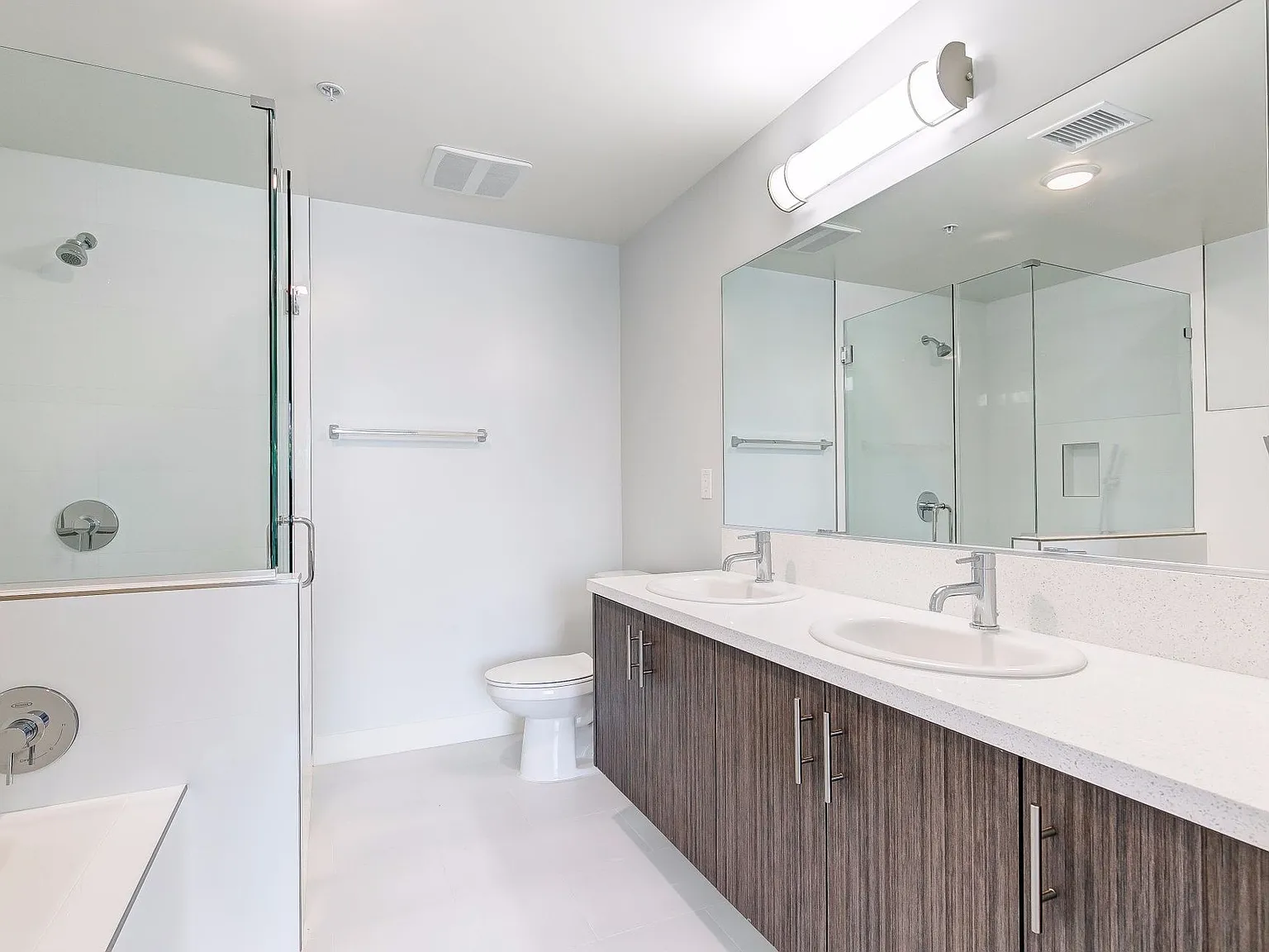 Moderno Luxury Living East — Photo 3