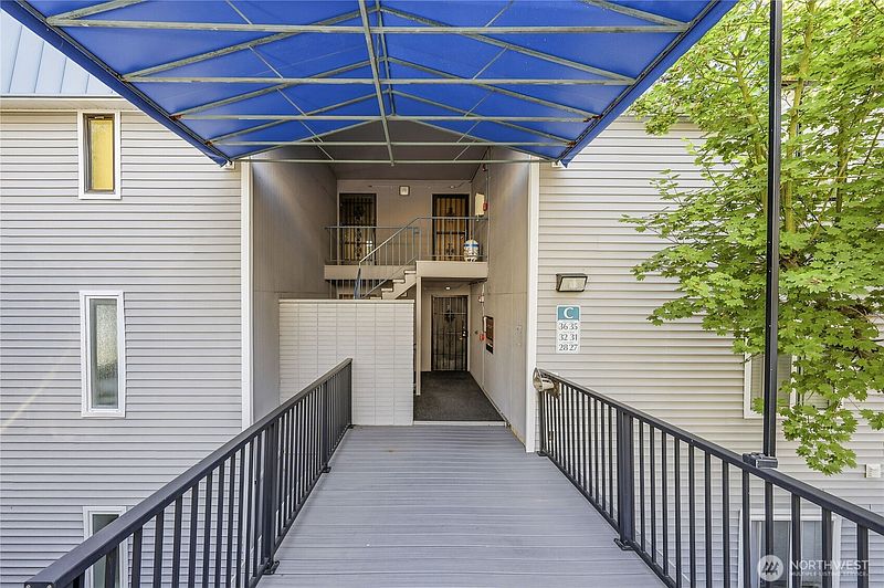 4th image of 924 Shorewood Drive #C28