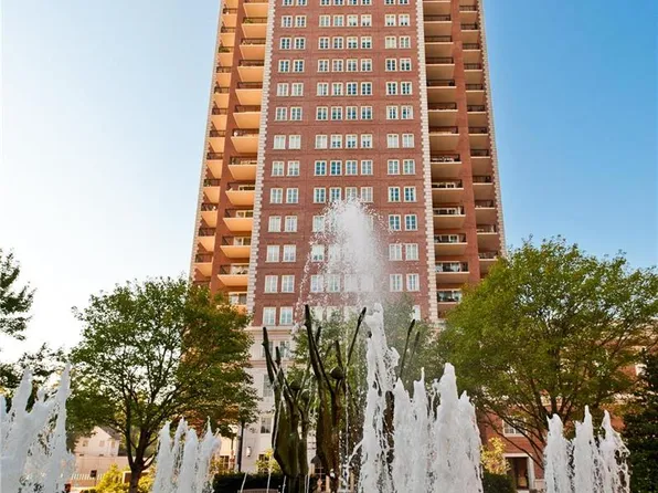 150 Carondelet Plz Unit 2202, Saint Louis, MO 63105