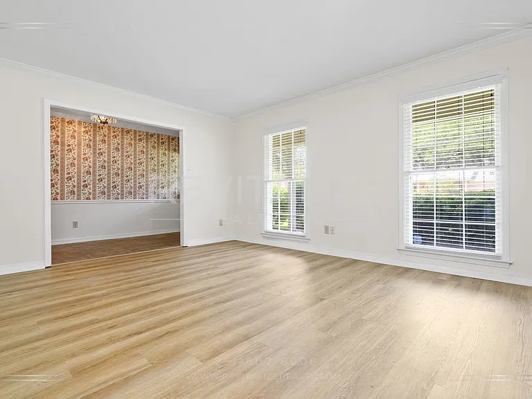 1211 Vendome Dr W — Photo 13
