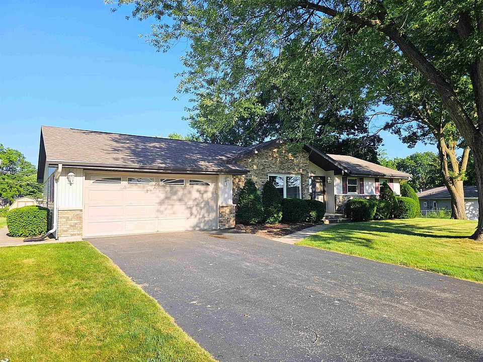 1st image of 742 Aura Dr