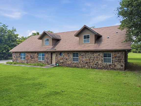 2nd image of 602 N Lynn Lane Rd