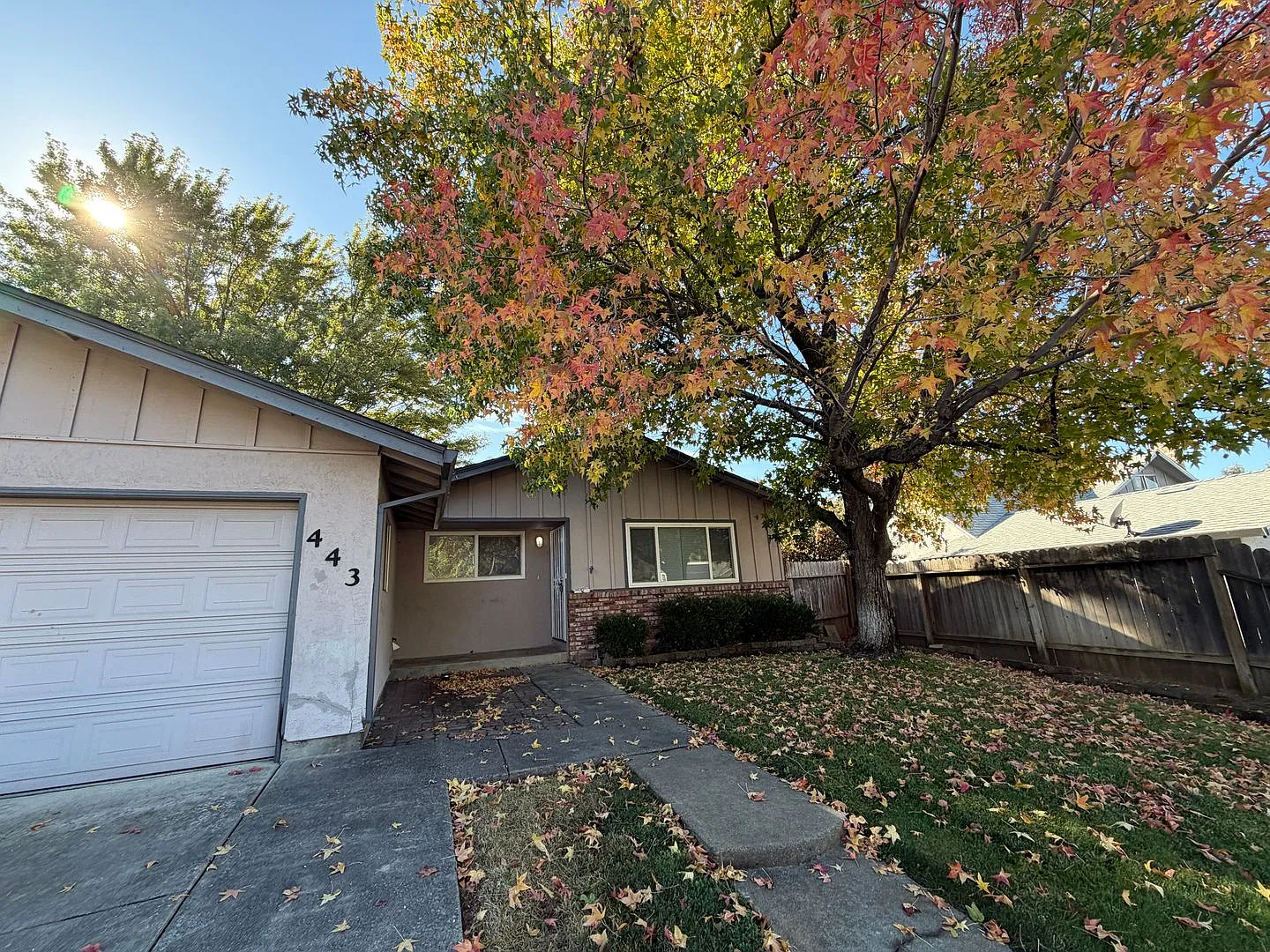 Well maintained home! Beautiful backyard! 3 bedroom/2 bath! — Photo 2