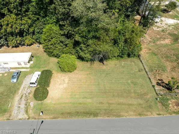 3521 Piedmont Memorial Dr, Winston Salem, NC 27107