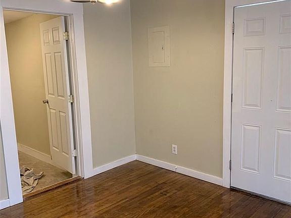 5th image of 615 N Q St