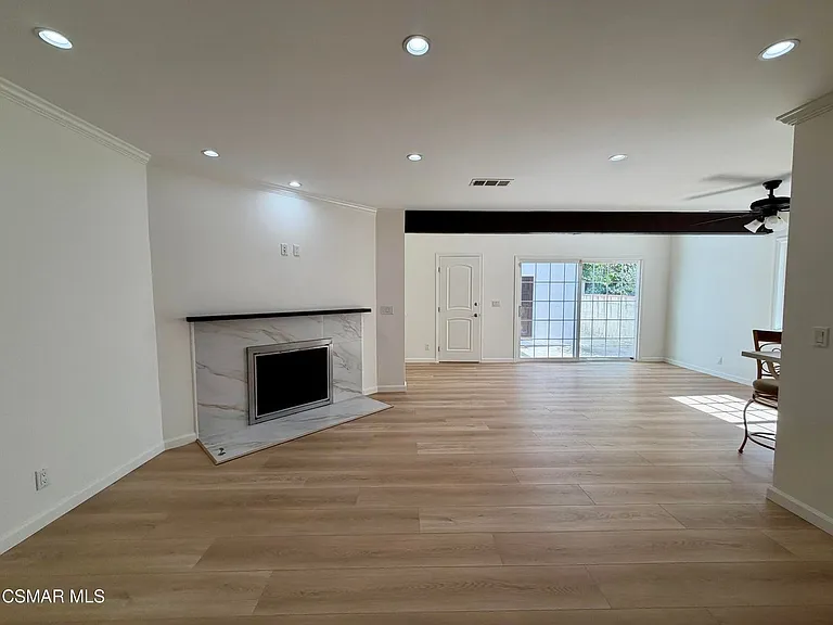 22206 Del Valle St — Photo 8