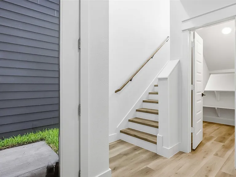 6627 Katarani Dr — Photo 4