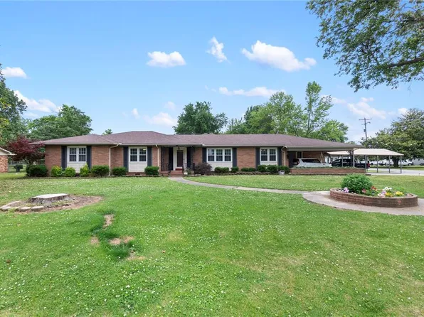 102 E Charlotte Ave, Lilbourn, MO 63862