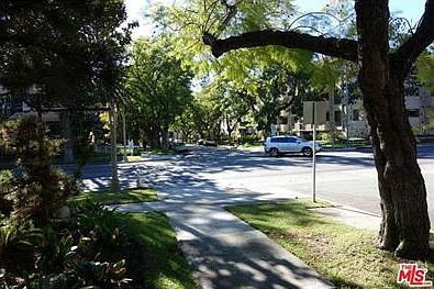 4th image of 424 N Palm Dr Unit 301
