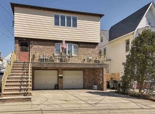 27 W 43rd St, Bayonne, NJ 07002