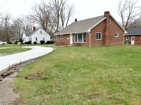 3rd image of 33239 Redwood Blvd