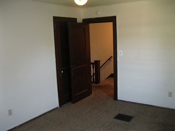 5th image of 527 8th Ave N