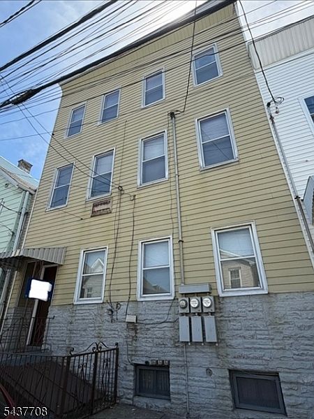 2nd image of 35 Vincent St