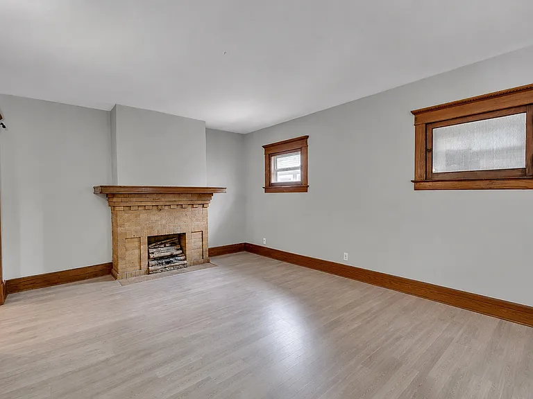 91 Saint Johns Parkside St — Photo 3