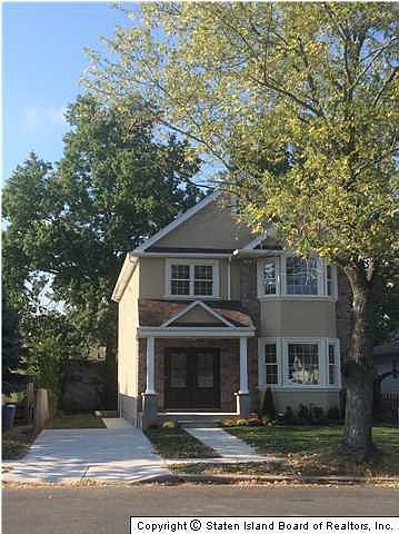 1st image of 425 Oakdale St