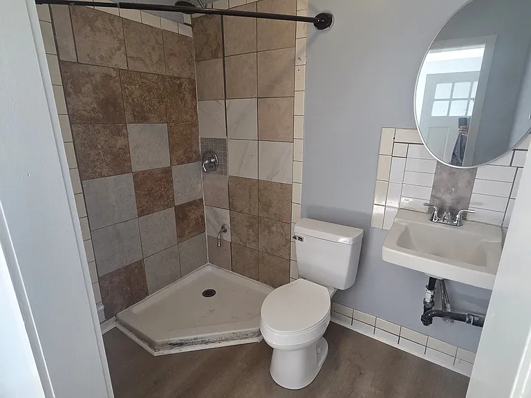 319 Mercer Ave — Photo 23